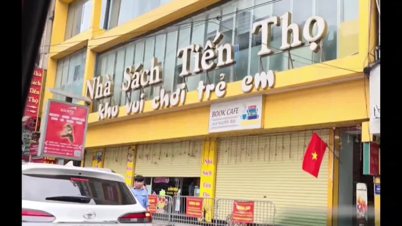 Hà Nội: Vi phạm phòng cháy chữa cháy, nhà sách Tiến Thọ vẫn tấp nập đón khách dịp lễ