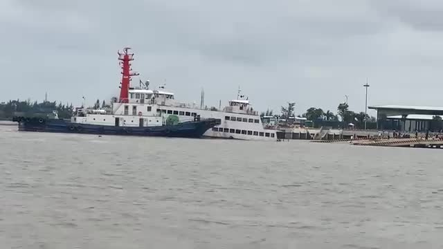 Phà ra đảo Cát Bà suýt chìm