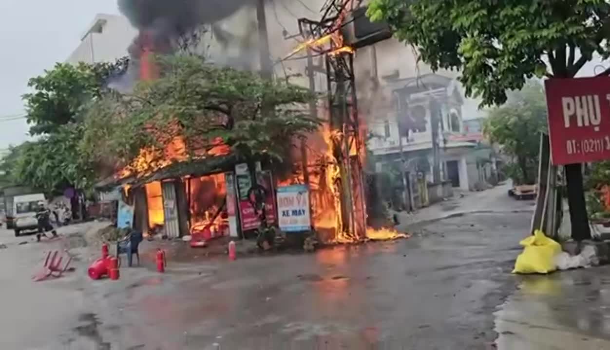 Cháy lớn dữ đội ở Bình Xuyên, Vĩnh Phúc