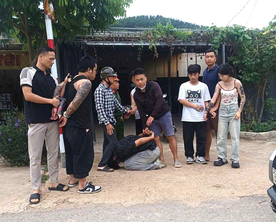 Nóng: Bắt 4 đối tượng người nước ngoài cướp xe ô tô trên cao tốc