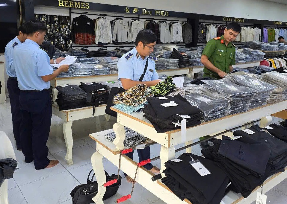 Kiên Giang: Liên tiếp xử lý nhiều vụ giả mạo nhãn hiệu thời trang nổi tiếng
