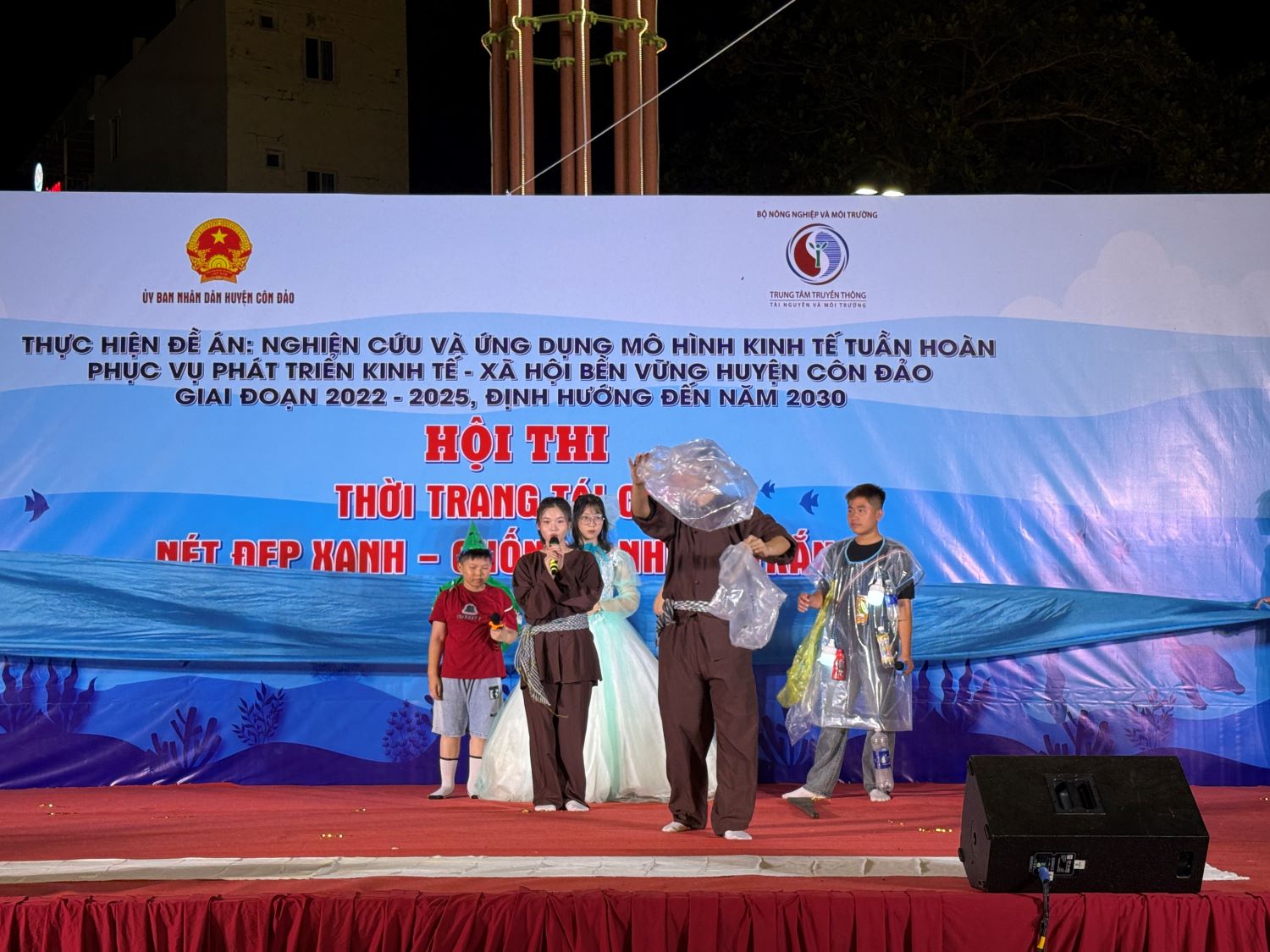 Thúc đẩy tiêu dùng bền vững, kinh tế tuần hoàn qua Hội thi thời trang tái chế