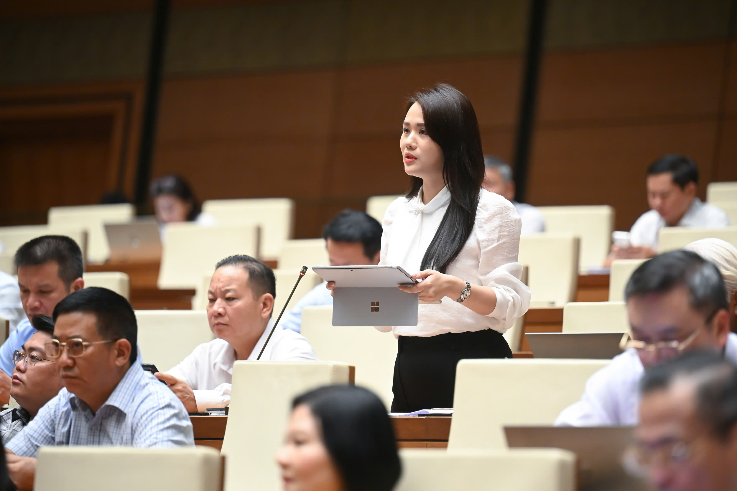 Đại biểu Quốc hội nói gì về Nghị quyết miễn học phí và phổ cập giáo dục