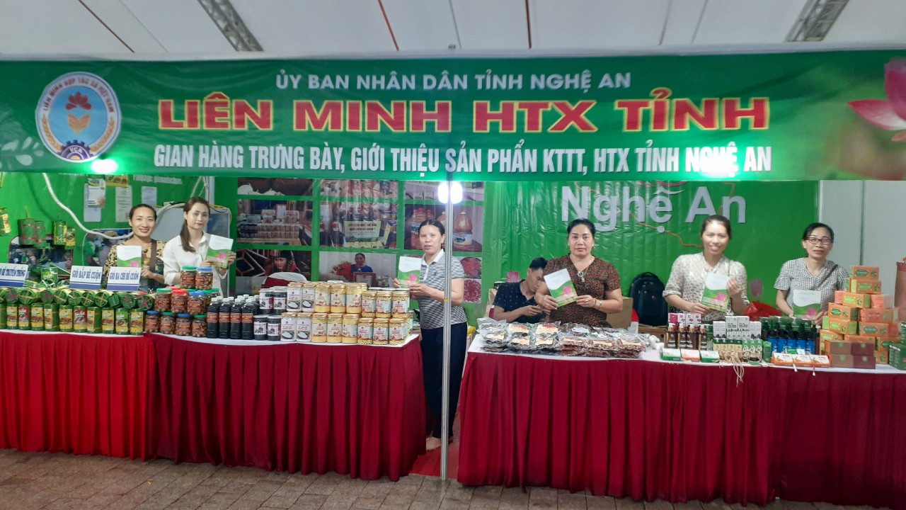 Sản phẩm vùng dân tộc Nghệ An vượt núi xuống phố