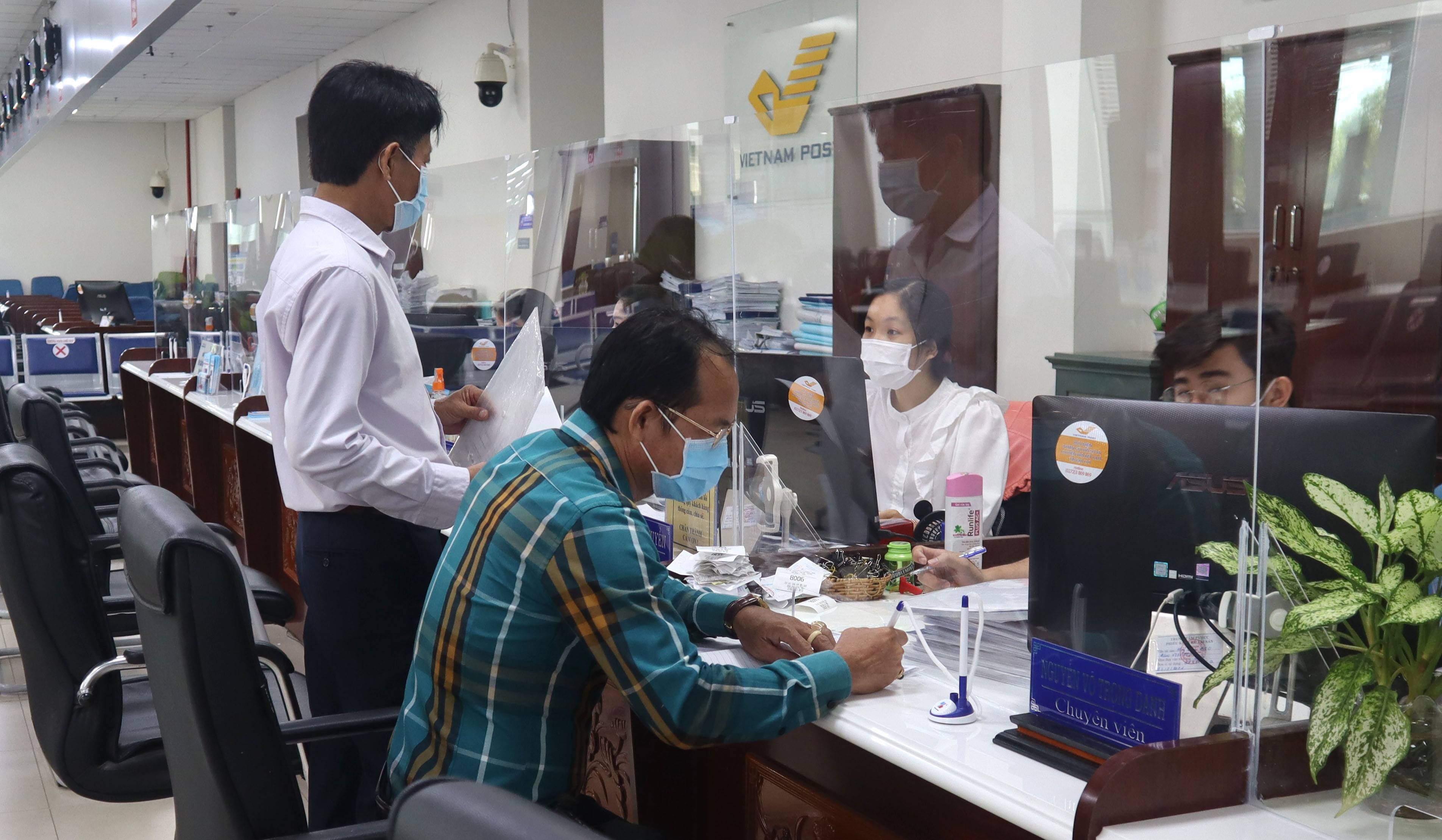 Long An: Không để gián đoạn giải quyết thủ tục hành chính cho người dân