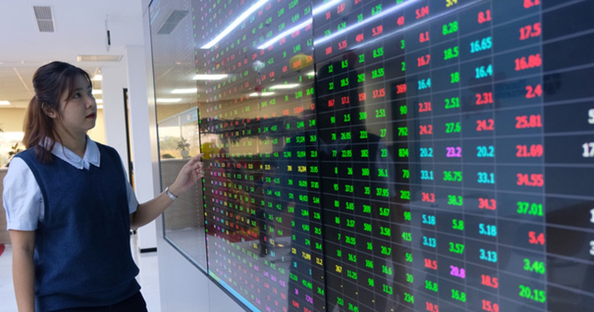 Đà tăng ngắn hạn giữ vững nếu VN-Index trụ vững trên 1.350 điểm