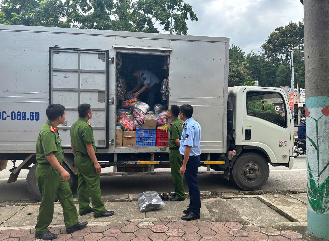 Lai Châu: Lực lượng chức năng quyết liệt xử lý hàng hóa vi phạm