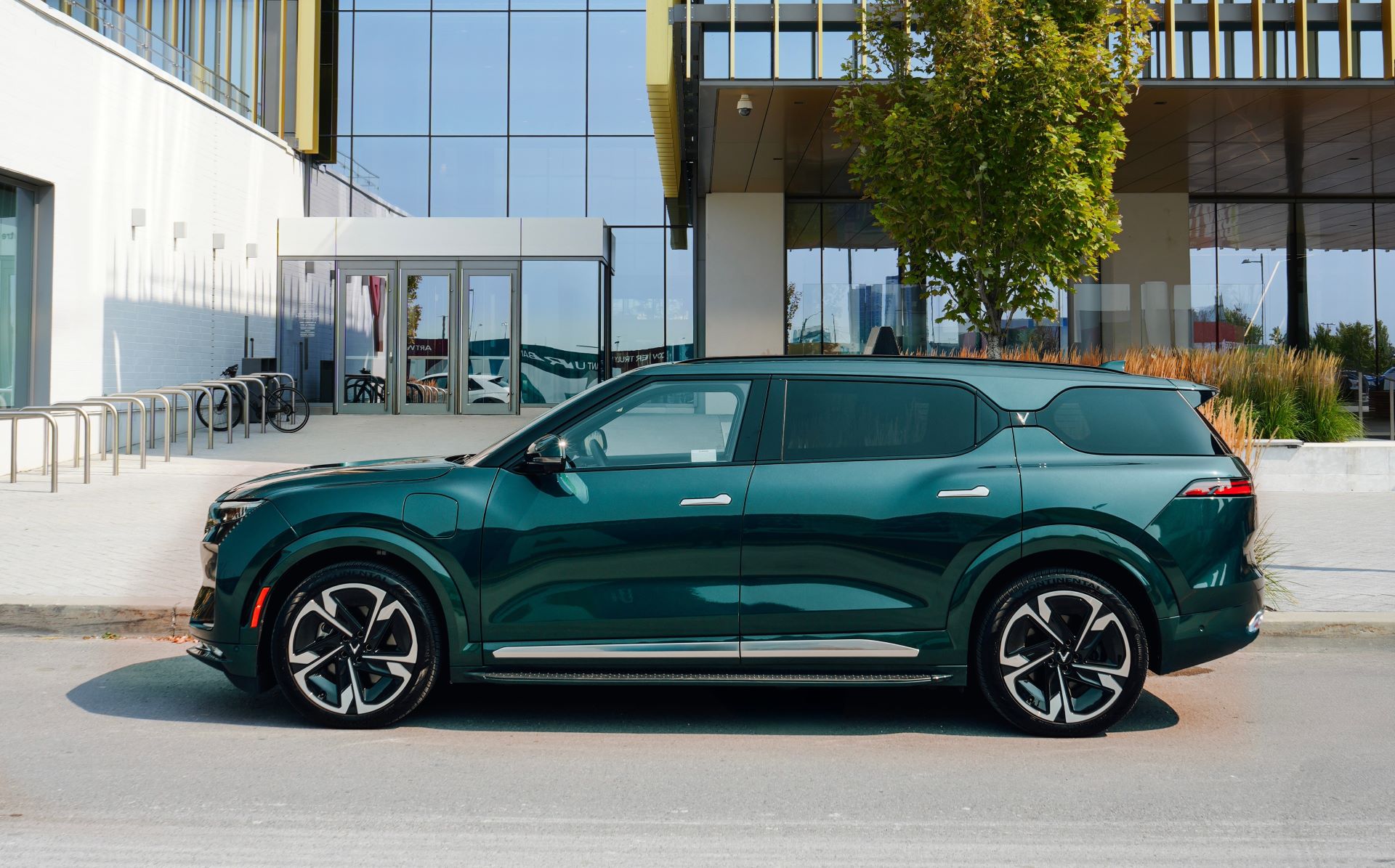 Chủ xe Doanh nhân tiết lộ “trăm lý do” yêu xế sang VF 9