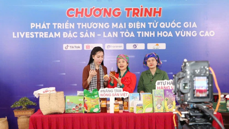 Thương mại điện tử mở lối tiêu thụ nông sản cho bà con dân tộc thiểu số ở Sìn Hồ