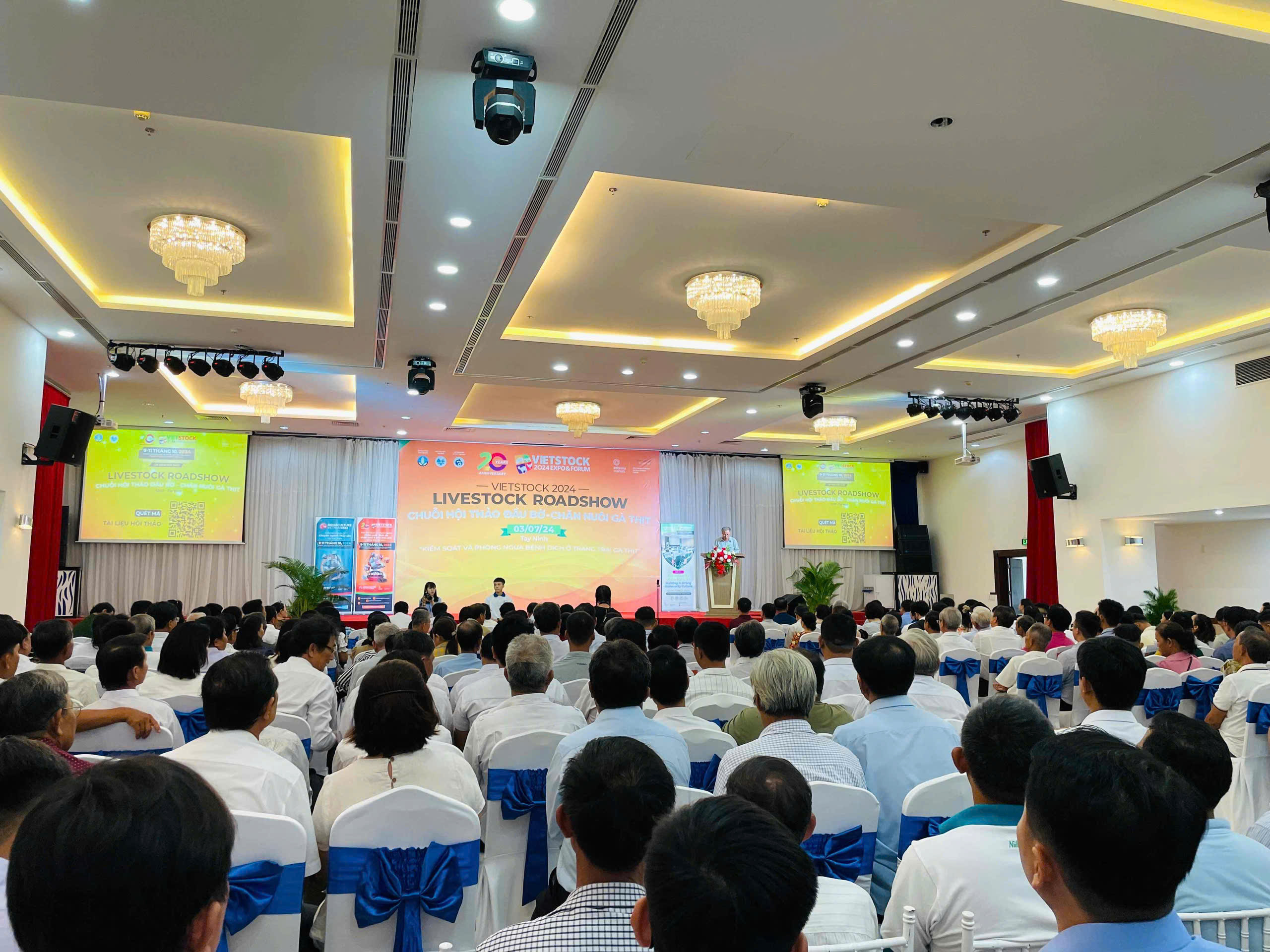 Vietstock tổ chức chuỗi hội thảo đầu bờ - Kết nối tri thức ngành chăn nuôi