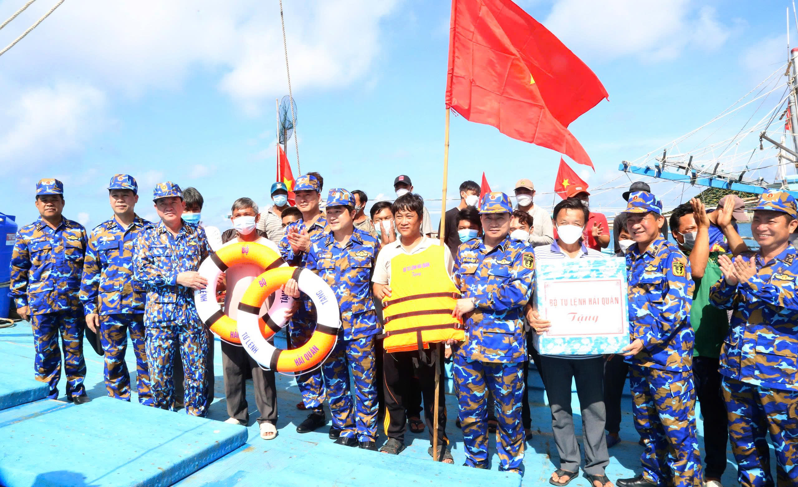 Hải quân Việt Nam: Điểm tựa vững chắc giữa trùng khơi