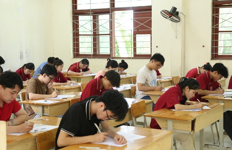 Không thí sinh vi phạm, gần 350 thí sinh vắng mặt môn Ngữ văn tại Thanh Hóa