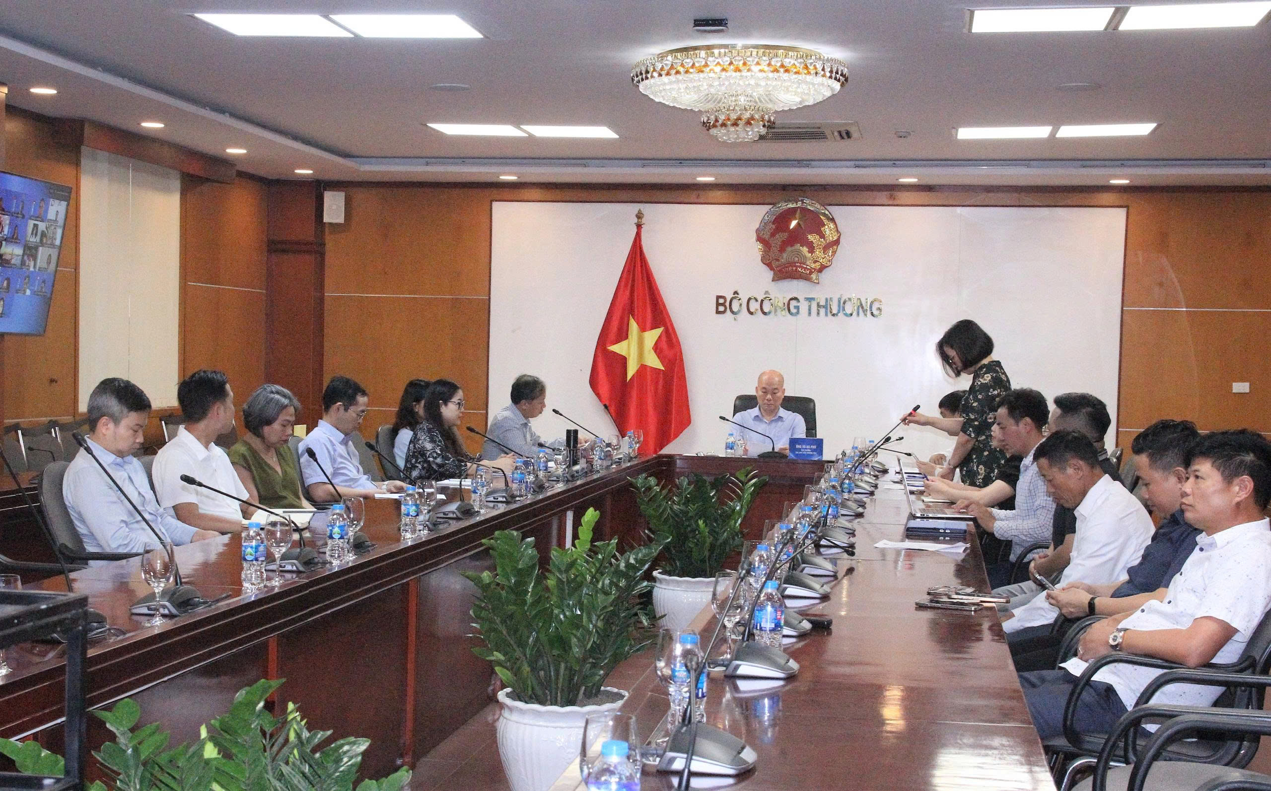 Giao ban xúc tiến thương mại với hệ thống thương vụ Việt Nam ở nước ngoài