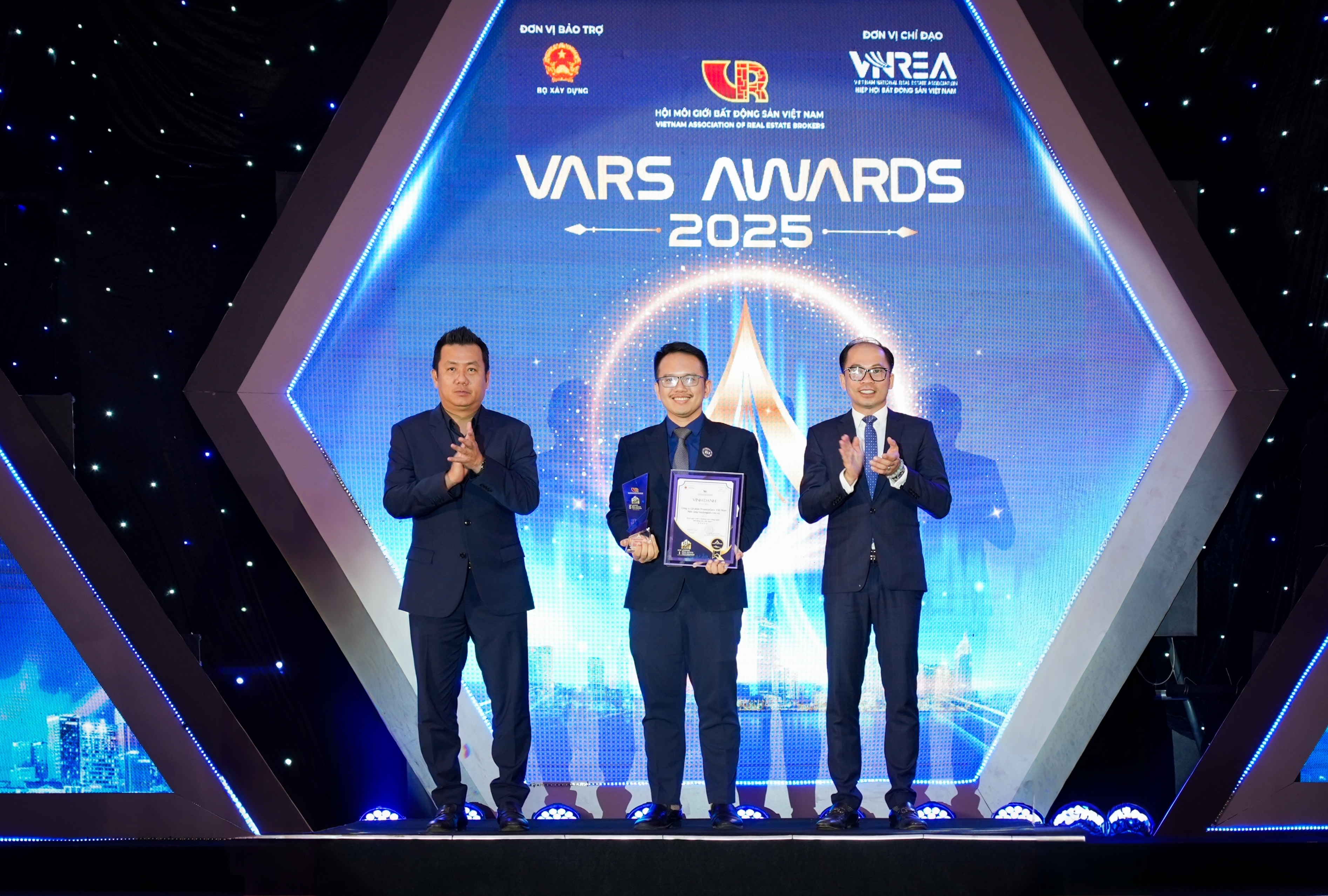 VARS AWARDS 2025 tôn vinh thương hiệu công nghệ bất động sản tiêu biểu