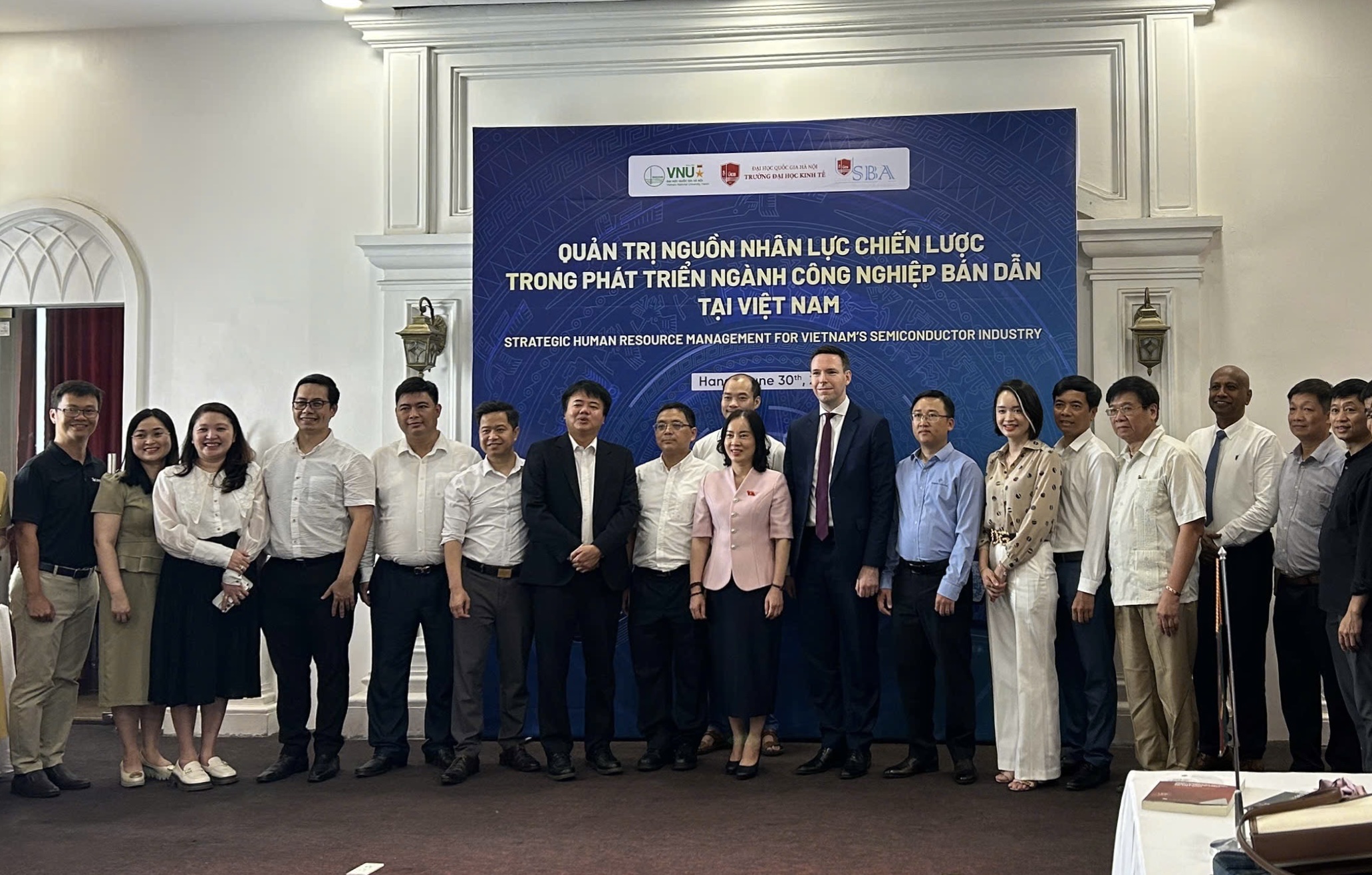 Tháo gỡ điểm nghẽn nhân lực cho ngành công nghiệp bán dẫn Việt Nam