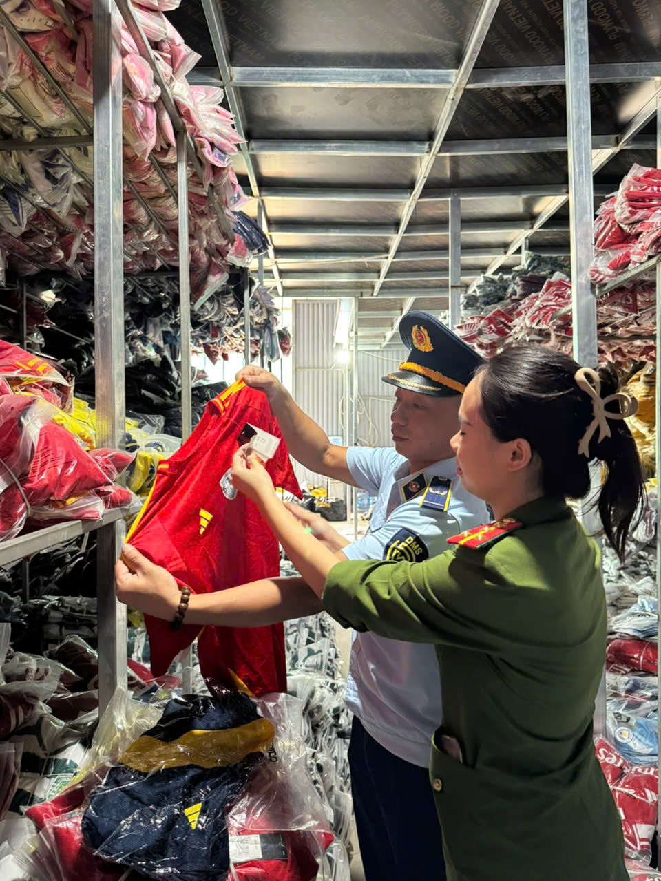 Trận tuyến mới giữa lòng thị trường Hà Nội