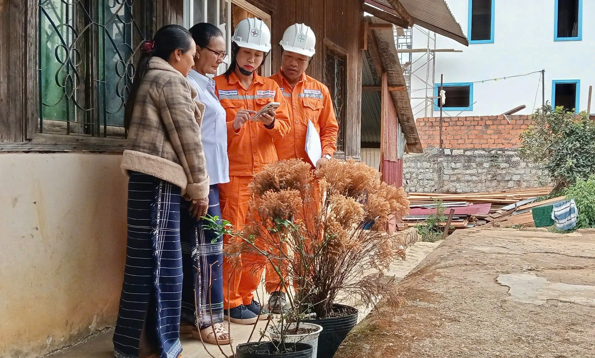 Cái bắt tay giữa 'nhà nông' và 'nhà đèn' trong việc tiết kiệm điện