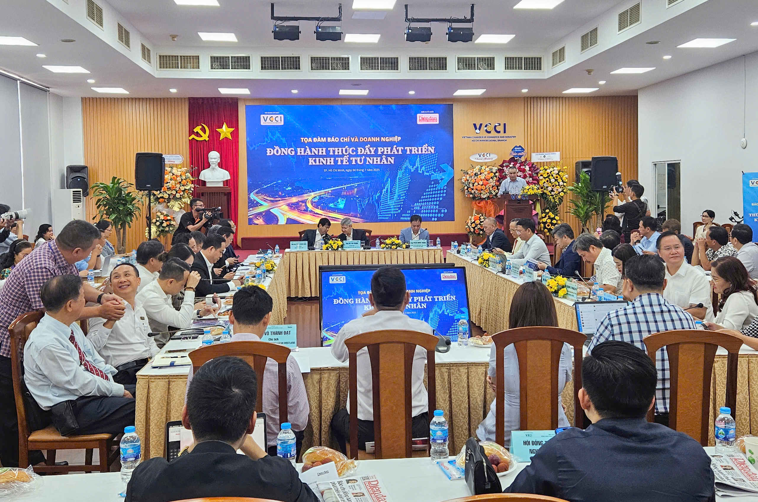 Báo chí và doanh nghiệp đồng hành phát triển kinh tế tư nhân
