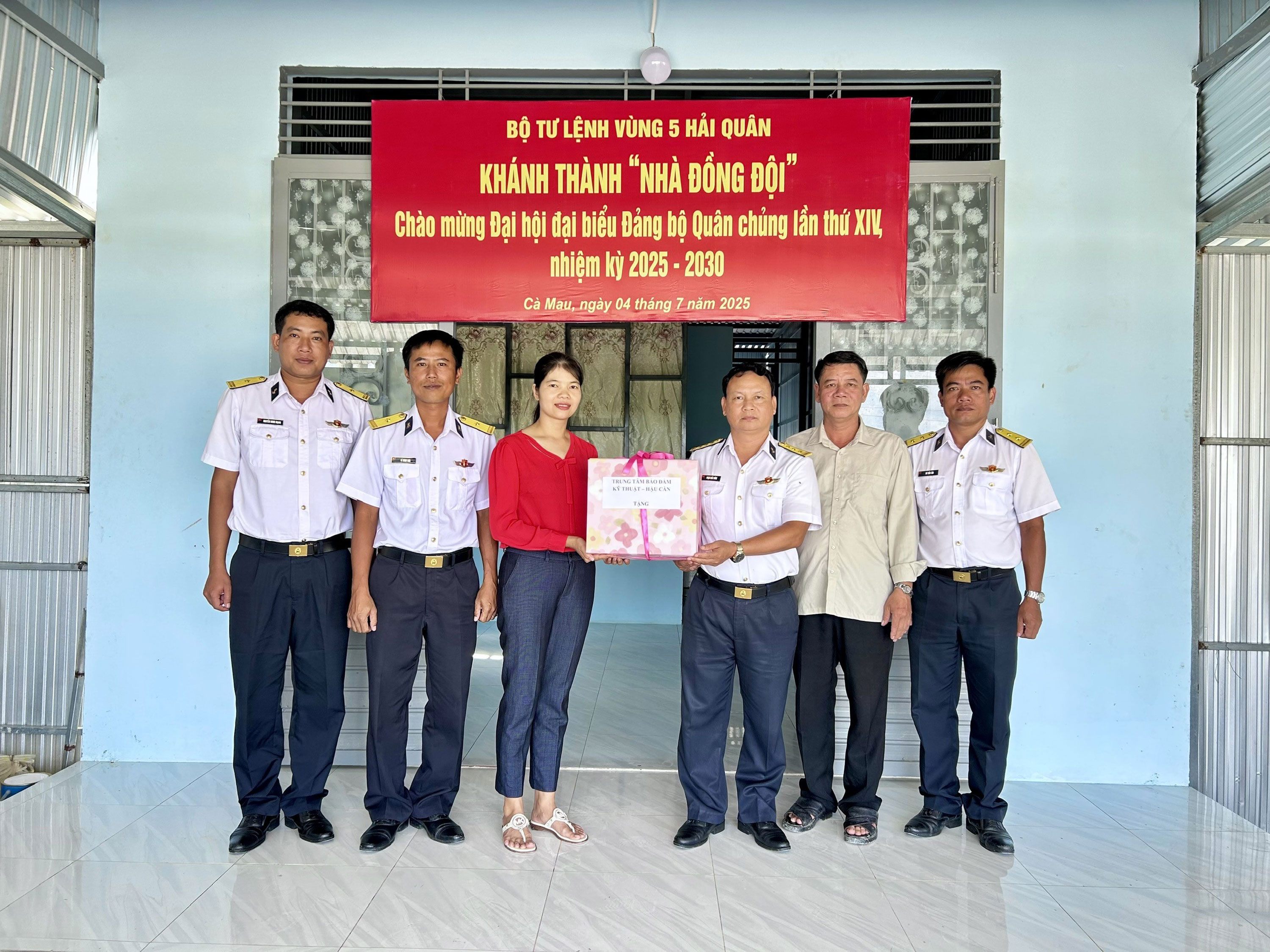 Bộ Tư lệnh Vùng 5 Hải quân bàn giao 4 căn 'Nhà đồng đội''