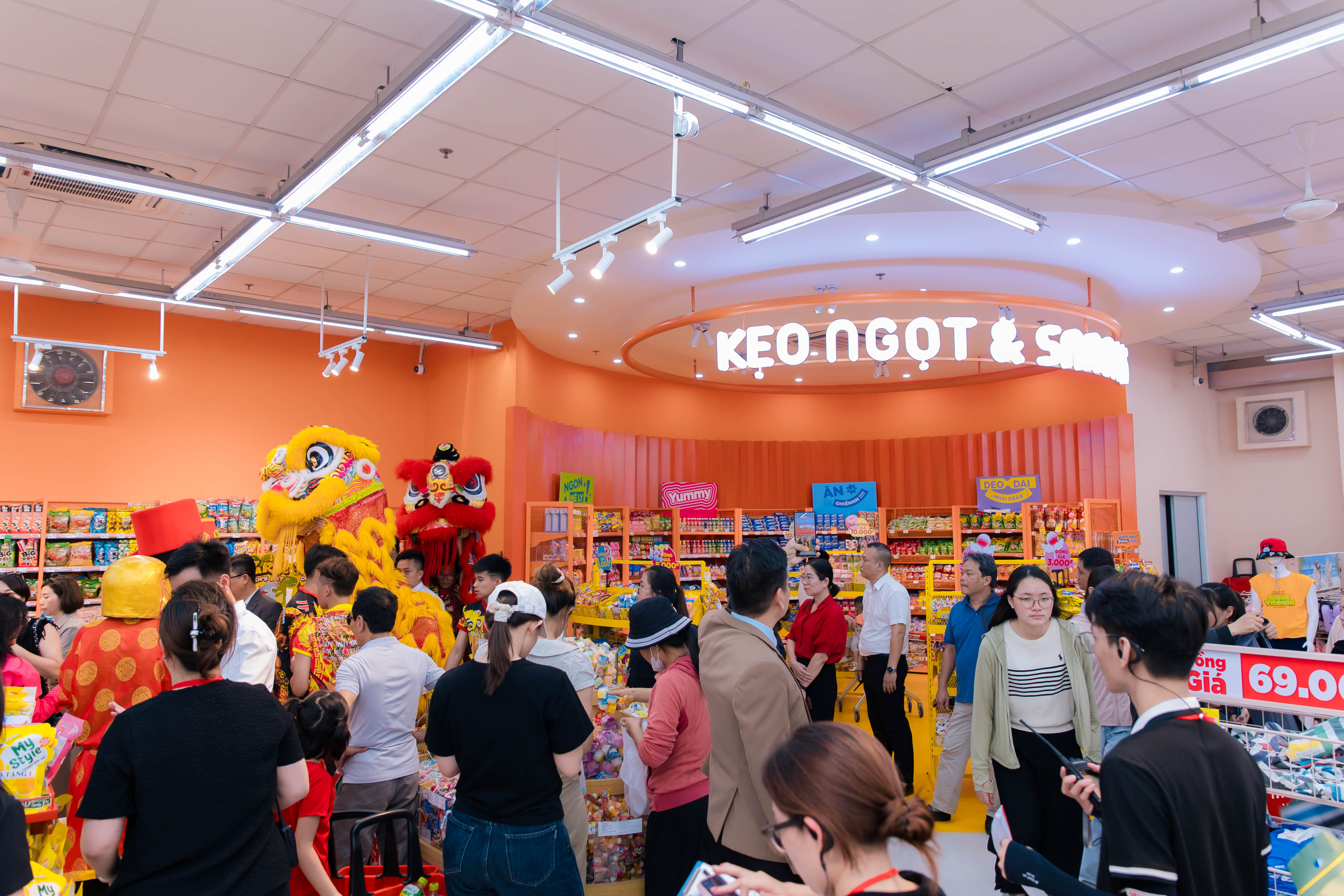 Bán lẻ hàng hóa và doanh thu dịch vụ tiêu dùng 6 tháng tăng 9,3%