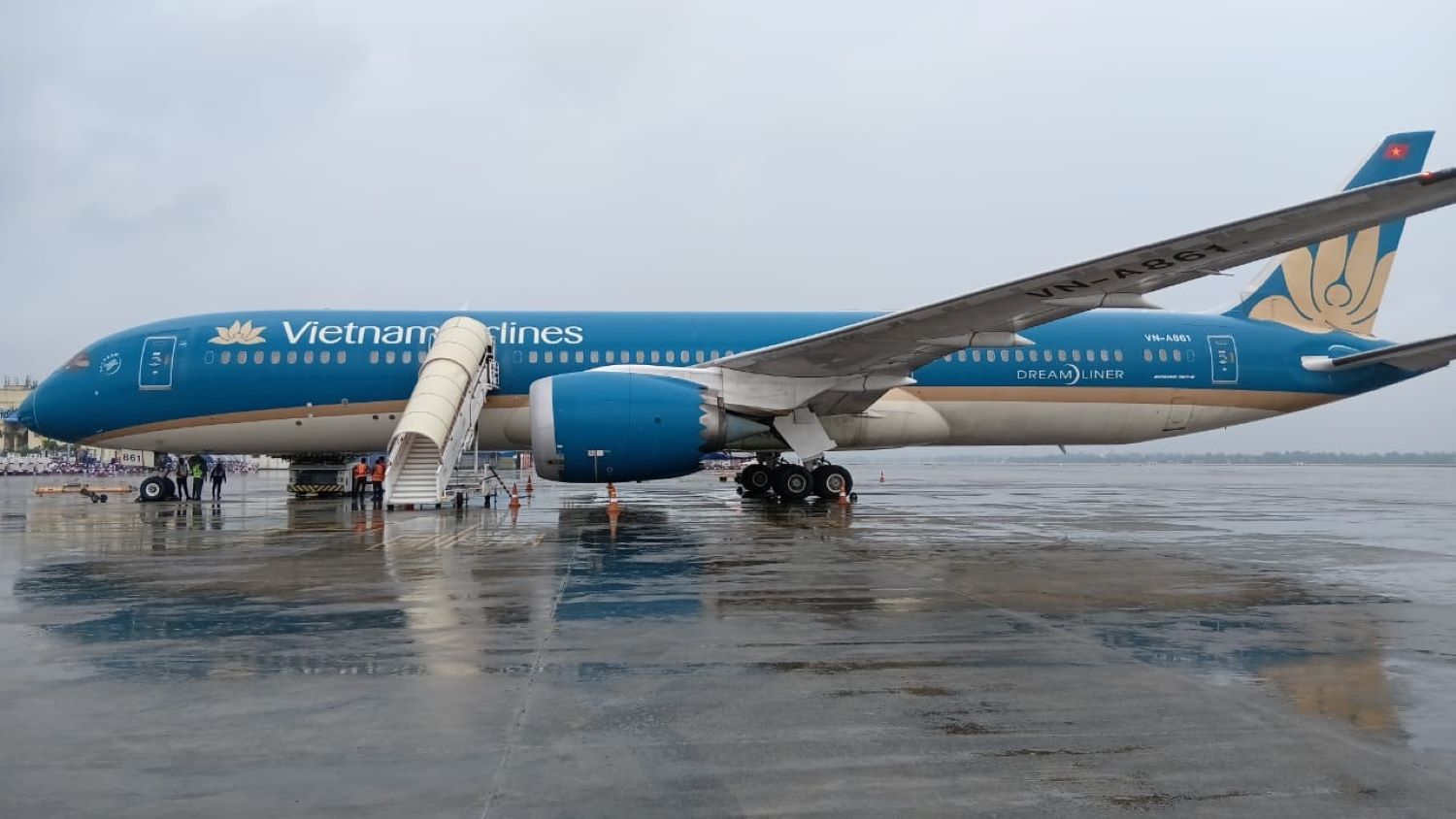 Máy bay Vietnam Airlines chuyển hướng hạ cánh tại Ấn Độ để cấp cứu hành khách