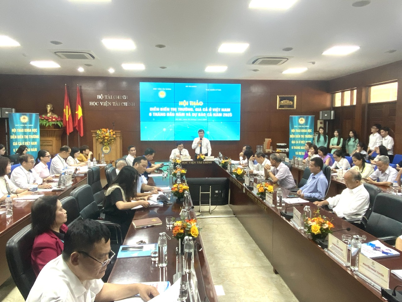 Lạm phát năm 2025 trong ngưỡng kiểm soát, vẫn cần điều hành thận trọng