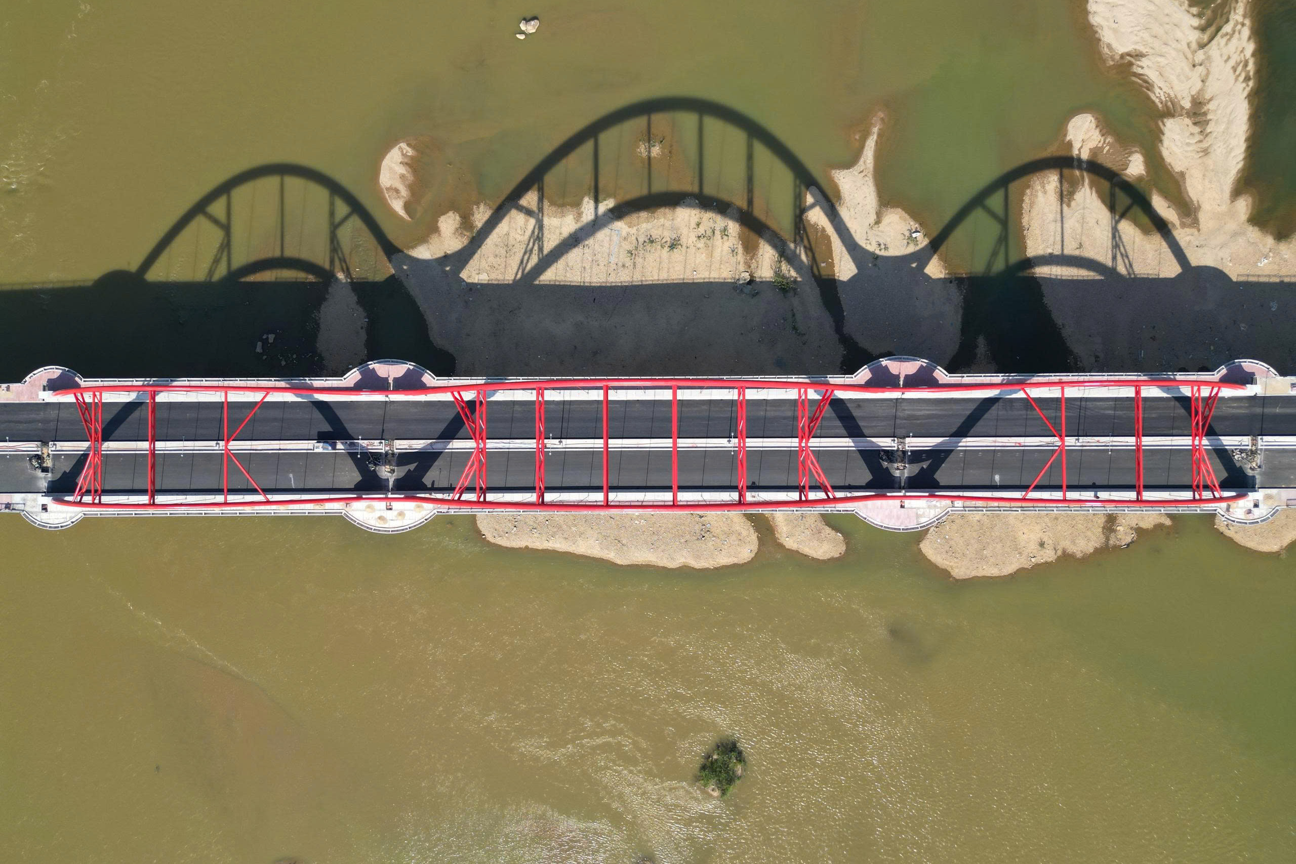 Cận cảnh vẻ đẹp cầu vòm thép đầu tiên ở Quảng Ngãi