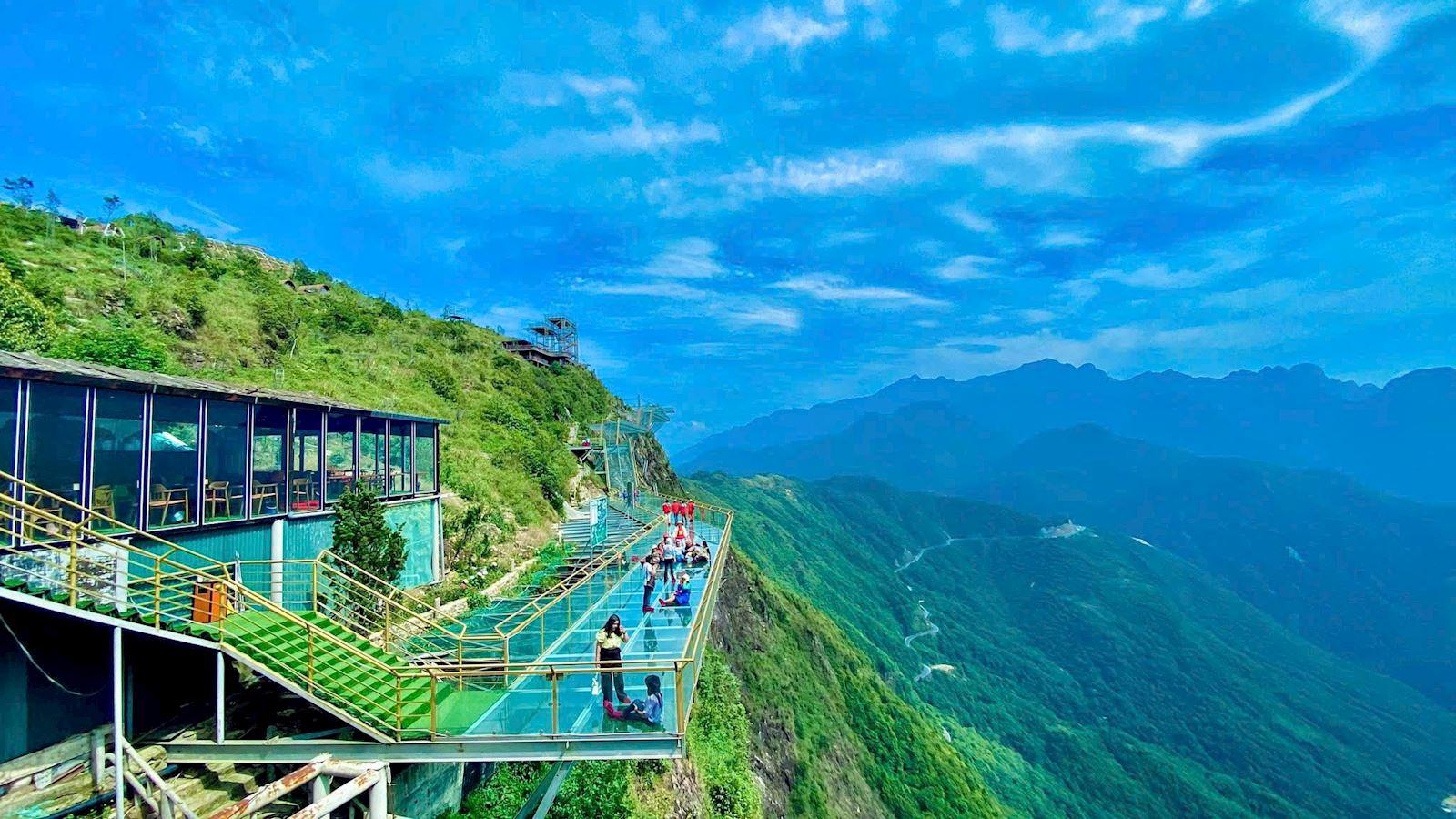 Cầu kính Rồng Mây: Kỳ quan giữa trời mây Tây Bắc