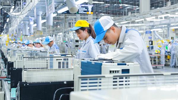 Infographic | Tổng vốn đầu tư của Việt Nam ra nước ngoài đạt 487,1 triệu USD