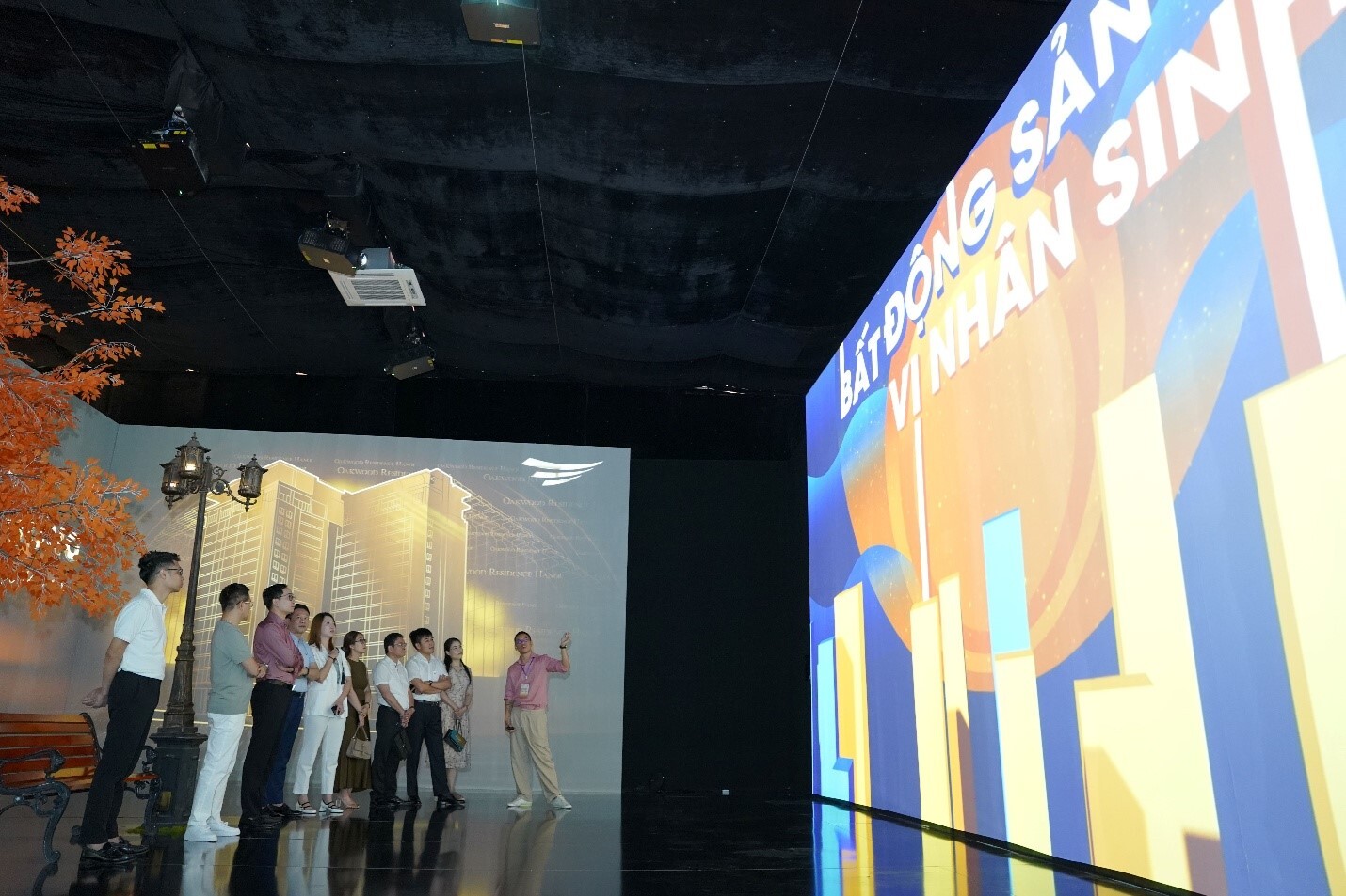 Văn Phú khai mạc triển lãm đa giác quan 'Chạm vị nhân sinh'