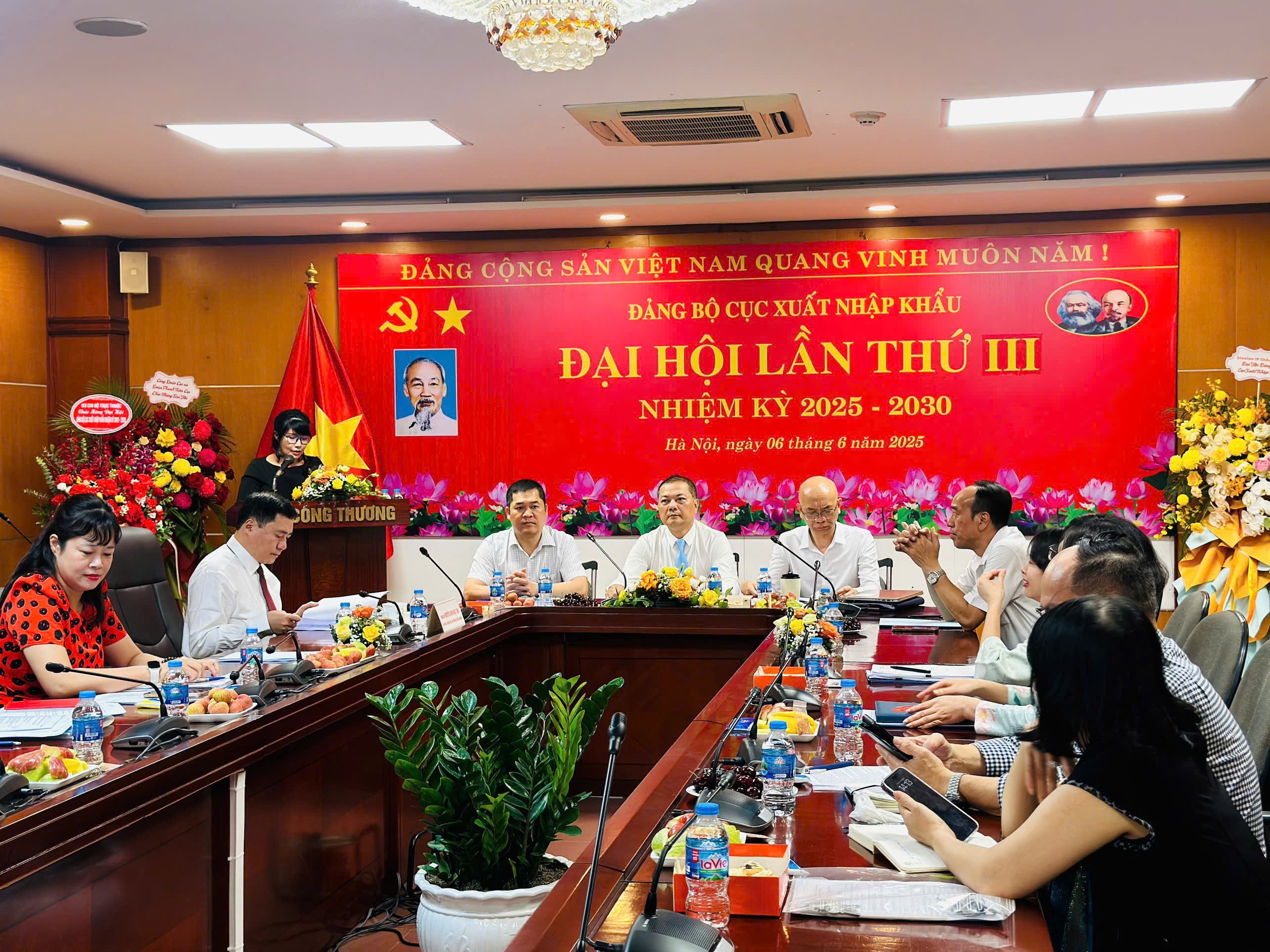 Những nghị quyết mở đại lộ phát triển xuất nhập khẩu