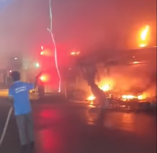 TP. Hồ Chí Minh: Hỏa hoạn thiêu rụi nhiều ki ốt chợ Lô 6, xã An Nhơn Tây