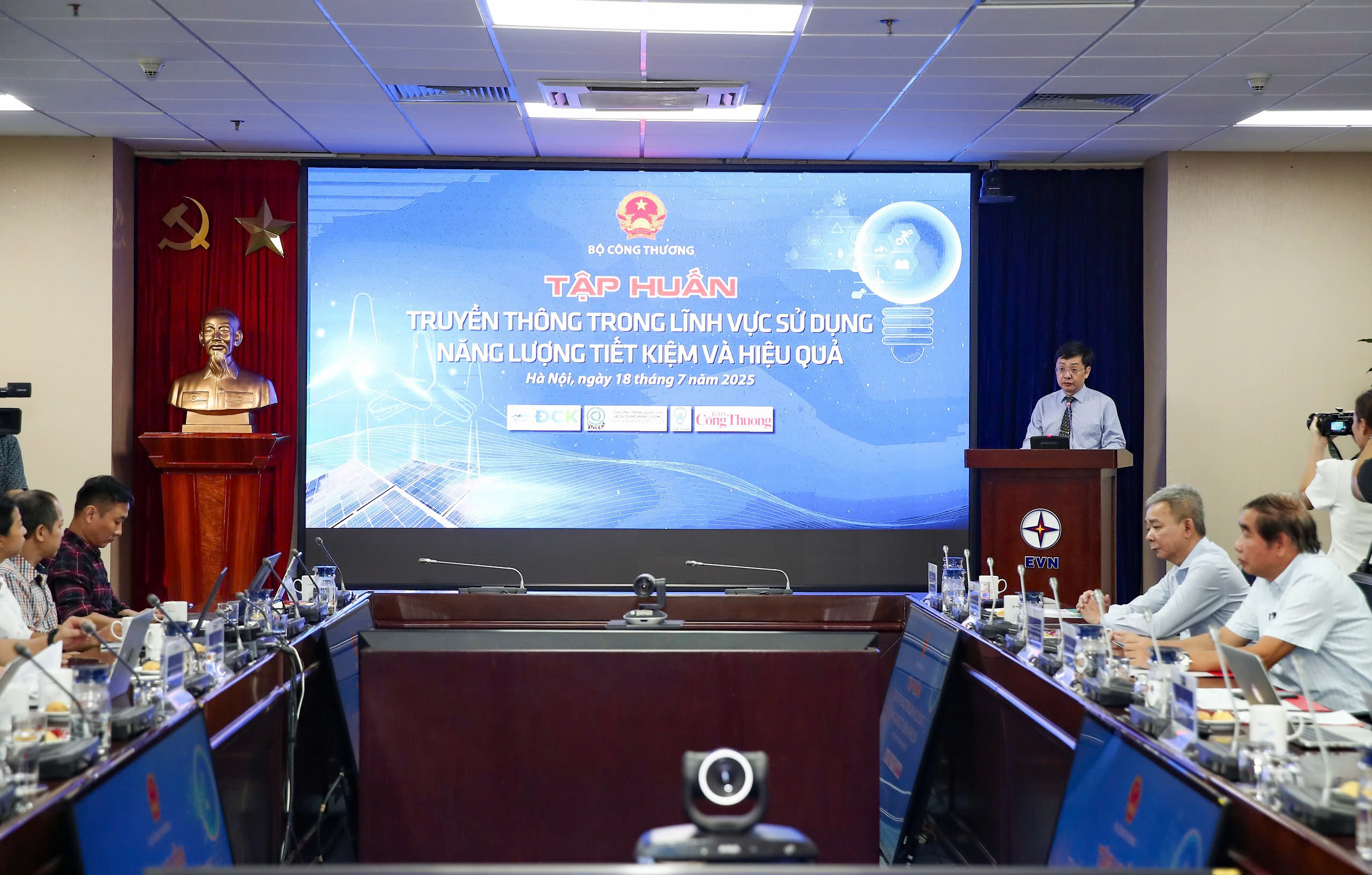 Lan tỏa văn hóa tiết kiệm điện: Hành động cụ thể vì tương lai bền vững