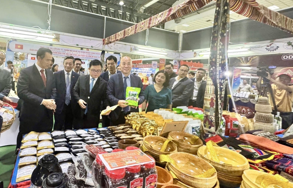 Doanh nghiệp Việt Nam mở rộng thị trường và kết nối đầu tư tại VIETLAO EXPO 2025