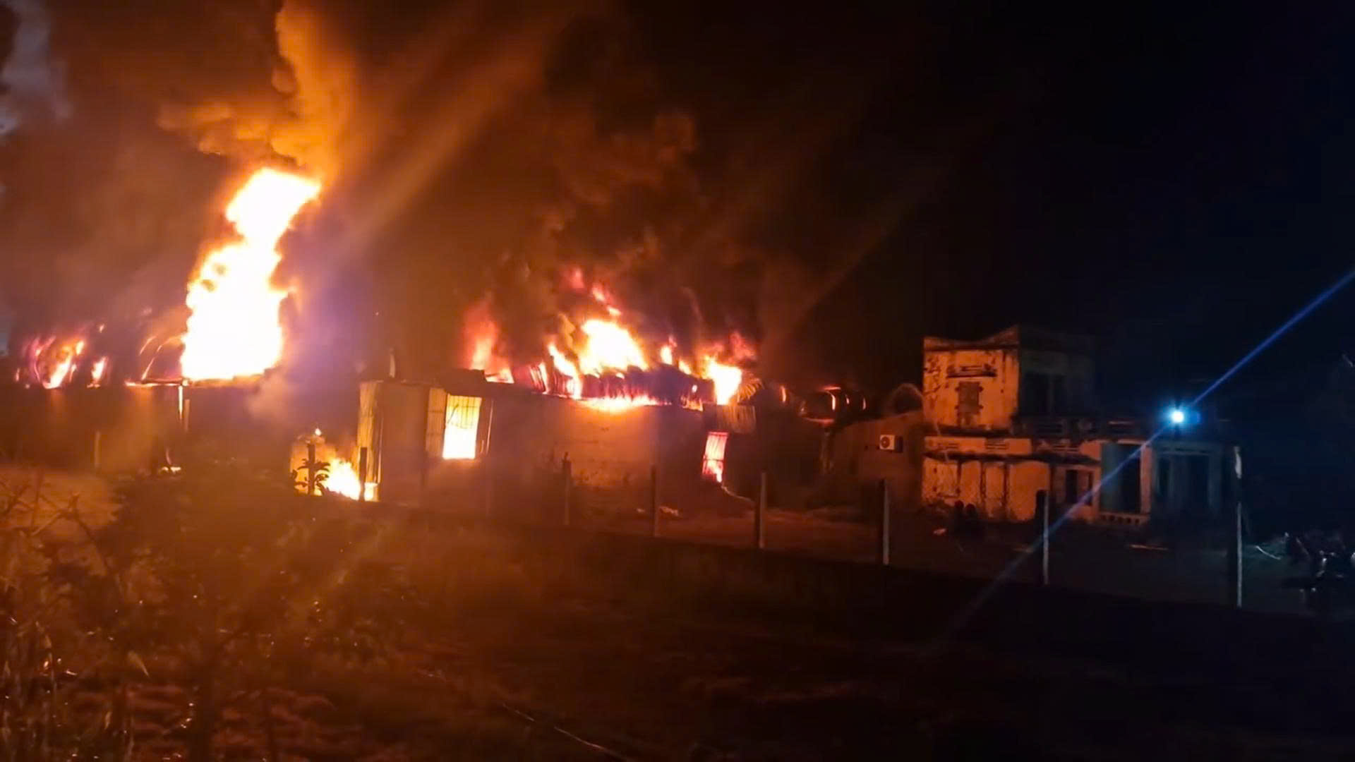 Quảng Ngãi: Vụ cháy xưởng nhựa gây thiệt hại khoảng 7 tỷ đồng