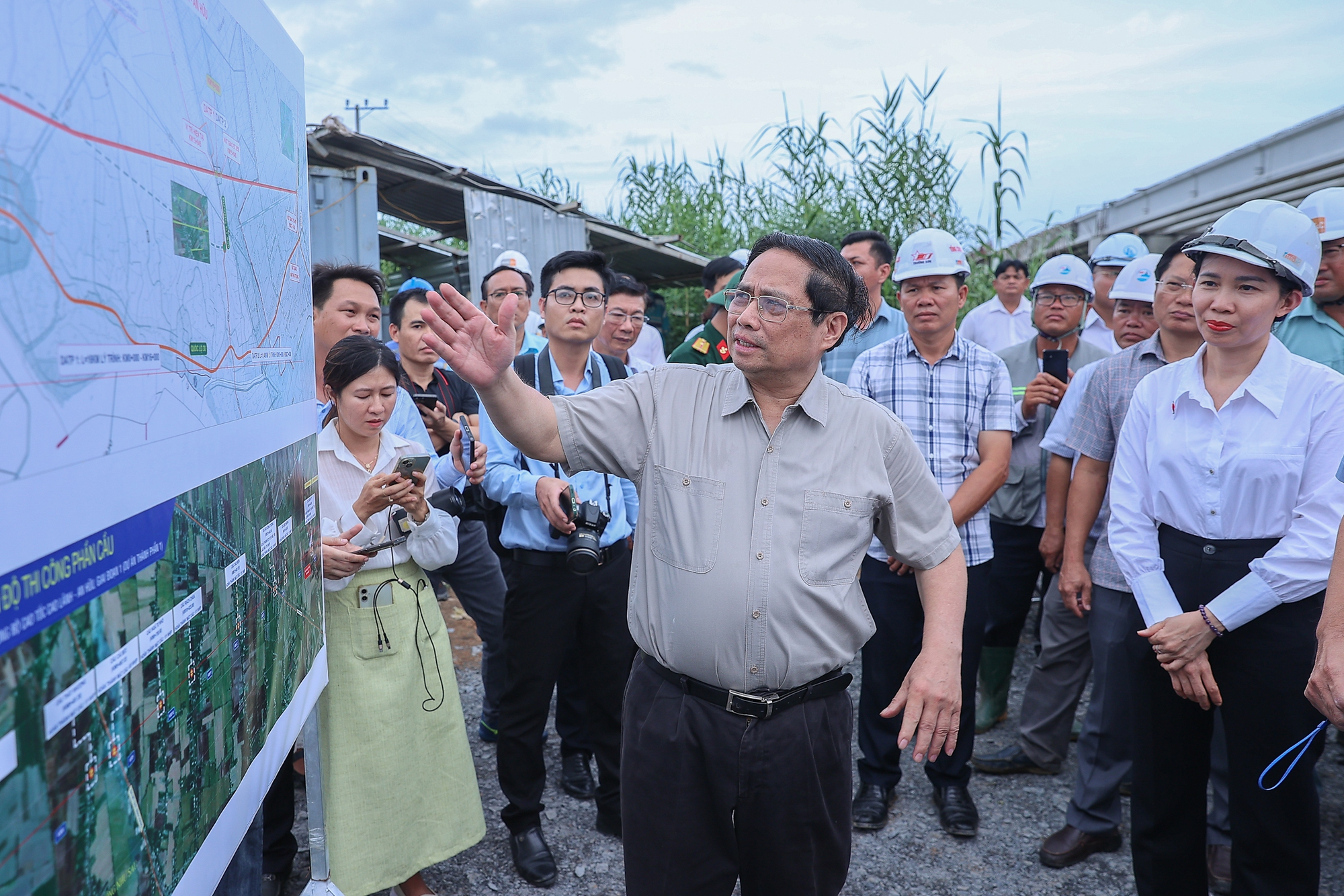 Thủ tướng chỉ đạo thông tuyến 2 cao tốc Đồng bằng sông Cửu Long vào 19/12/2025