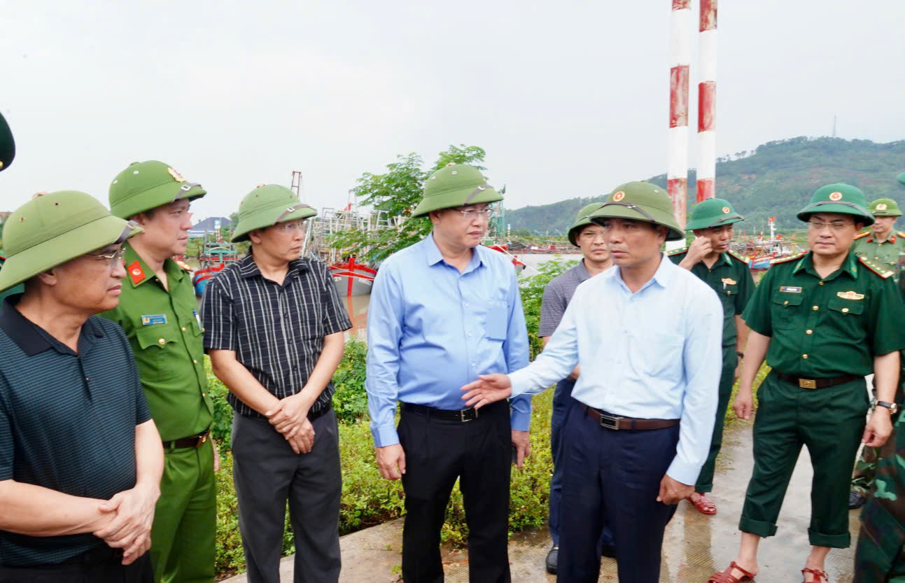 Bão số 3 áp sát, Thanh Hóa 'tạm gác' nghị trường để phòng, chống bão