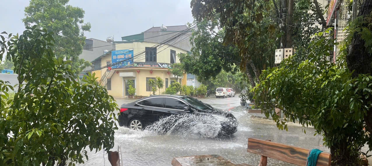 Bão số 3 gây mưa lớn tại Thanh Hóa, gió bắt đầu giật mạnh