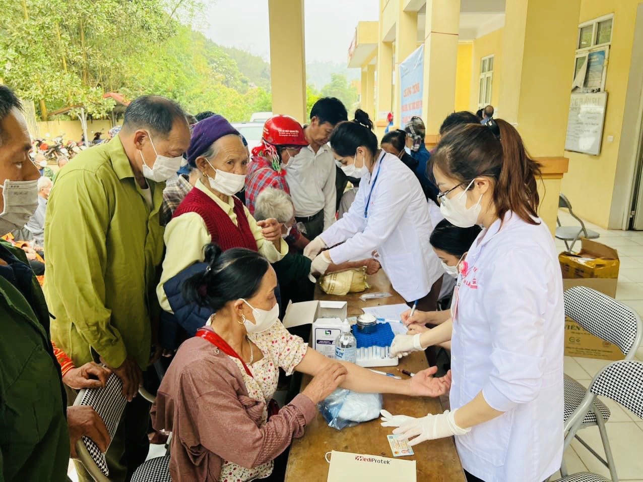 Nâng tầm vóc bản làng: Lạng Sơn bền bỉ chăm sóc sức khỏe vùng cao.