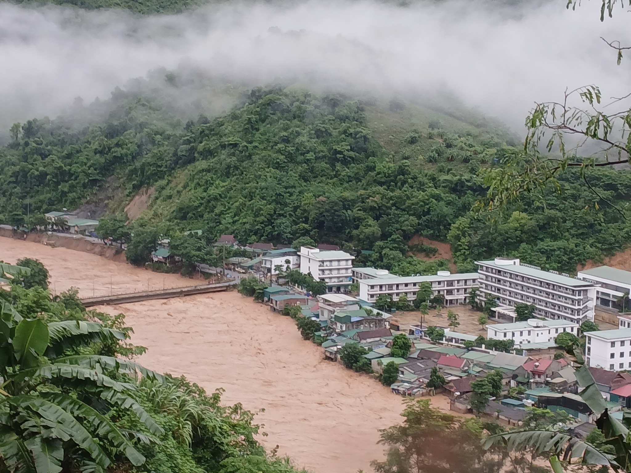 Nghệ An: Nước đổ về Thủy điện Bản Vẽ giảm nhiều, chỉ khoảng 6.000 m³/s