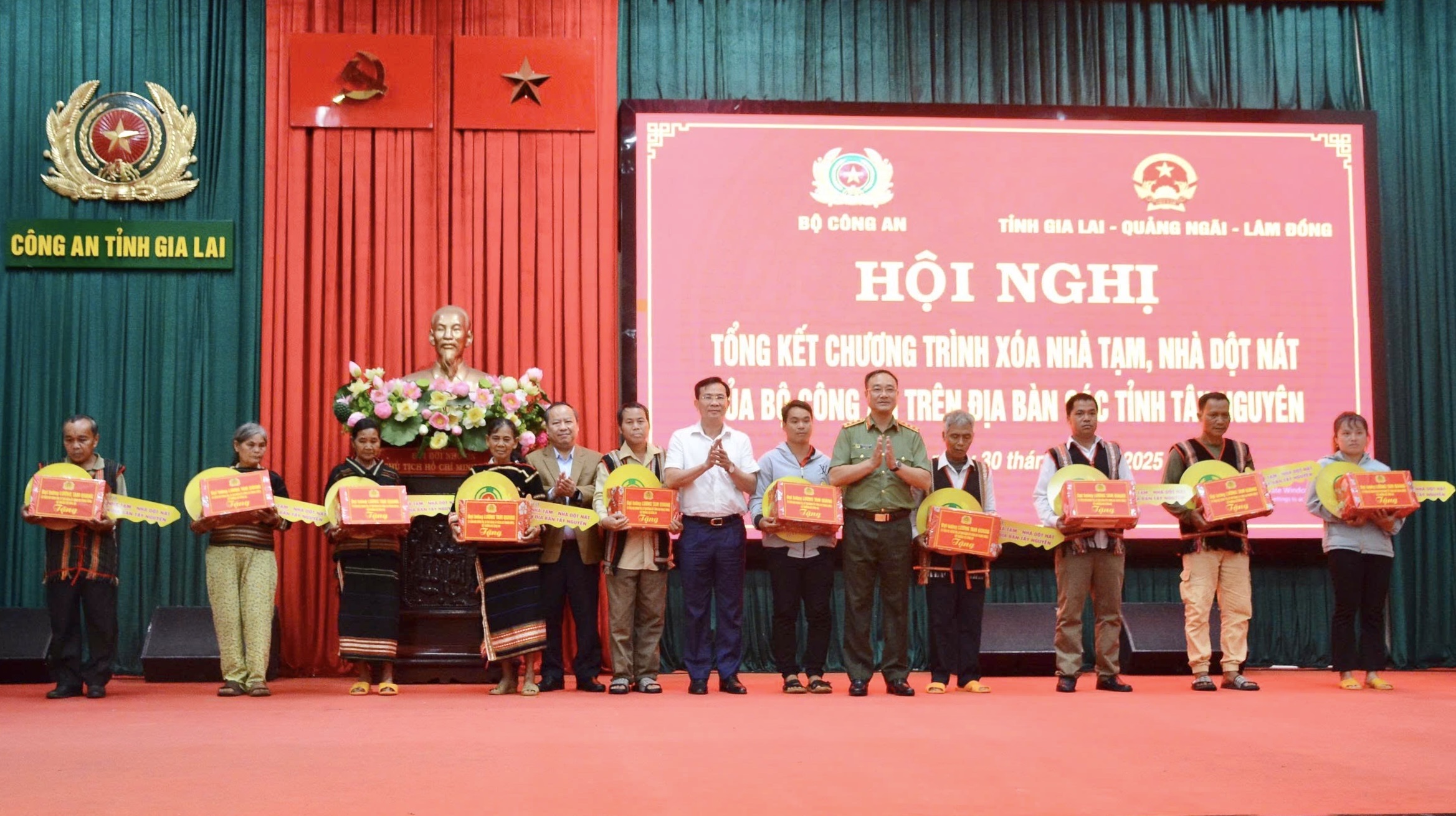 Bộ Công an hoàn thành chương trình xóa nhà tạm trên địa bàn Tây Nguyên