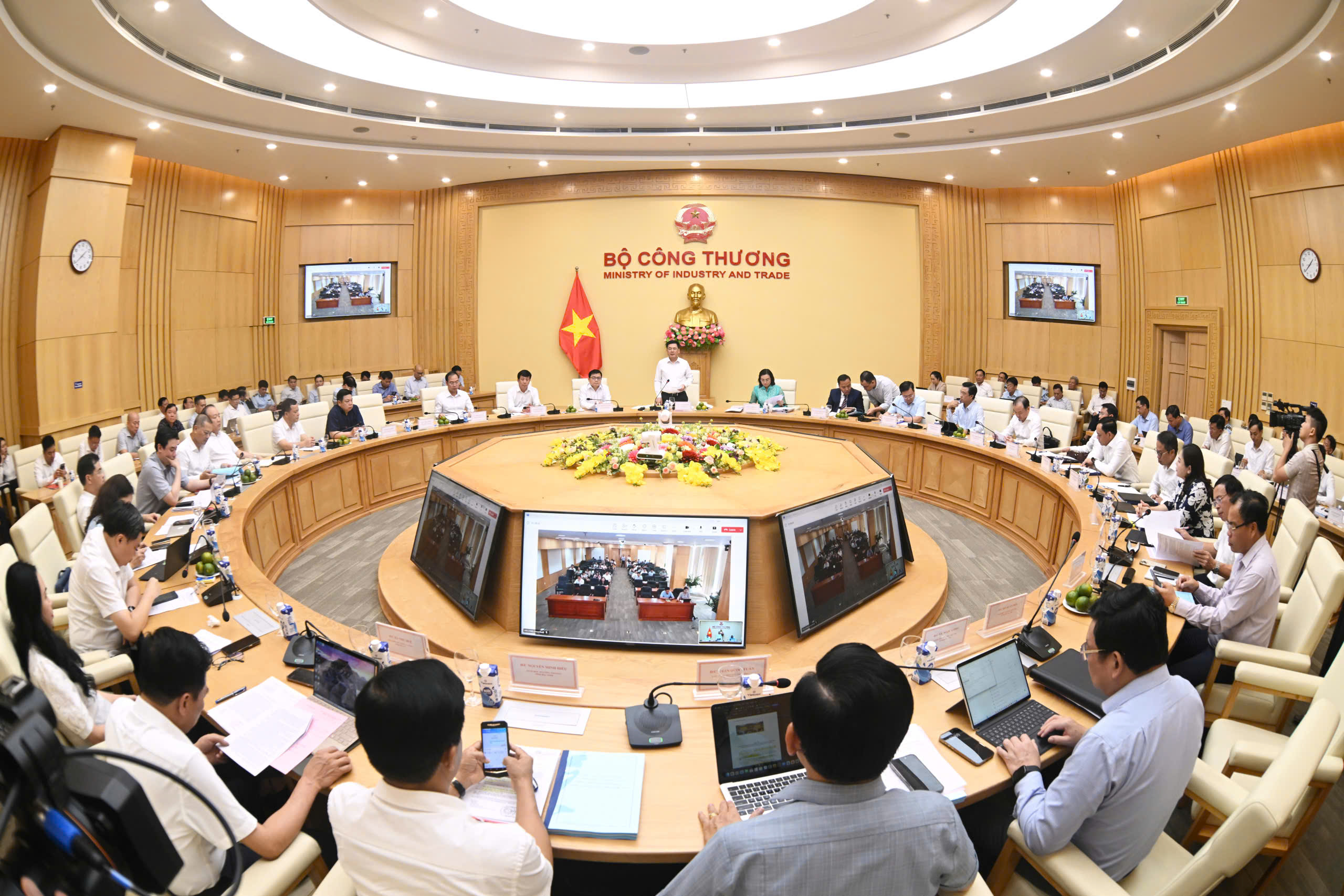 Bộ Công Thương làm việc với Sở Công Thương, Quản lý thị trường 34 tỉnh, thành phố