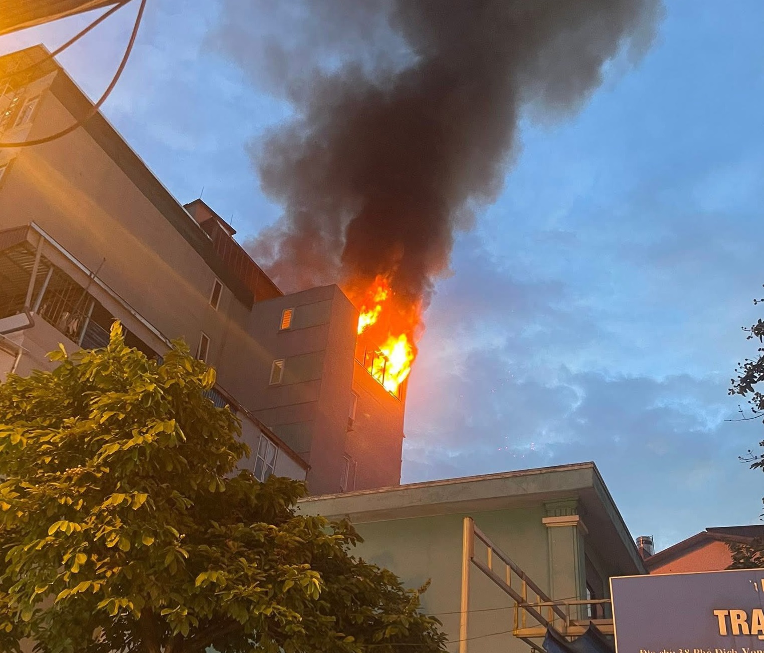 Hà Nội: Nhanh chóng dập tắt đám cháy tại một ngôi nhà cao tầng ở Cầu Giấy