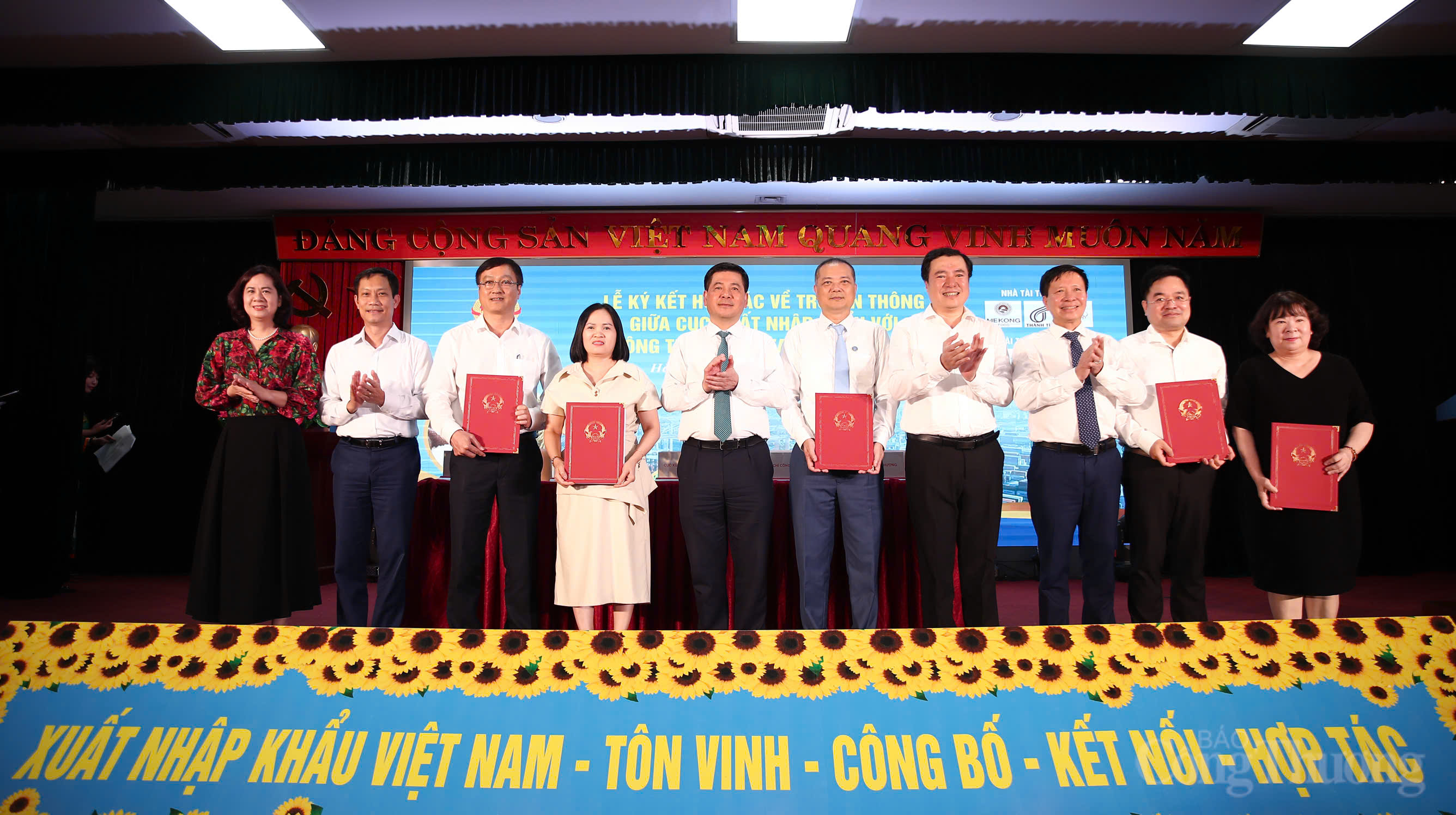 Ký kết Biên bản ghi nhớ hợp tác giữa Cục Xuất nhập khẩu và các đơn vị  báo chí