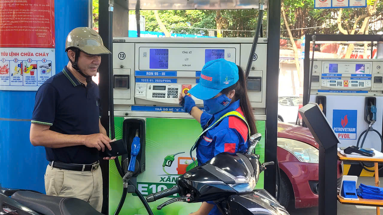 Chuyển đổi sang xăng E10: Một bước tiến trong chính sách năng lượng sạch