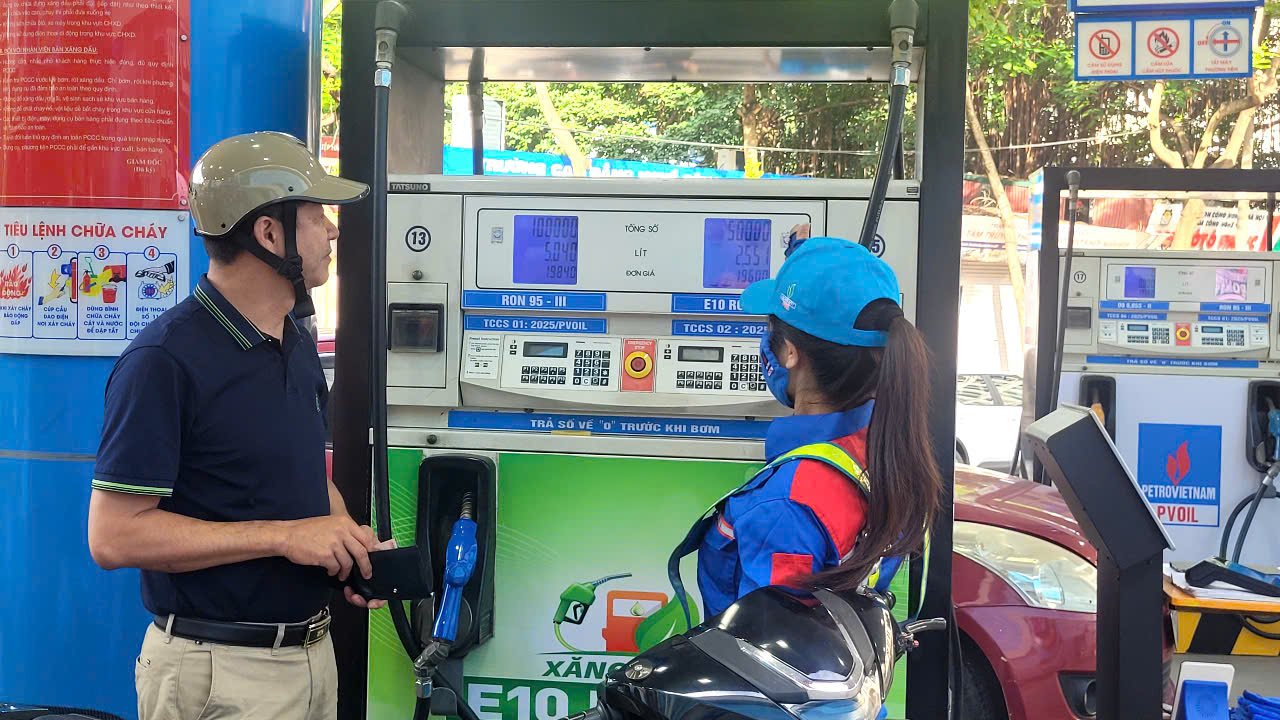 Xăng E10: Niềm tin người tiêu dùng là chìa khóa, chính sách minh bạch là đòn bẩy