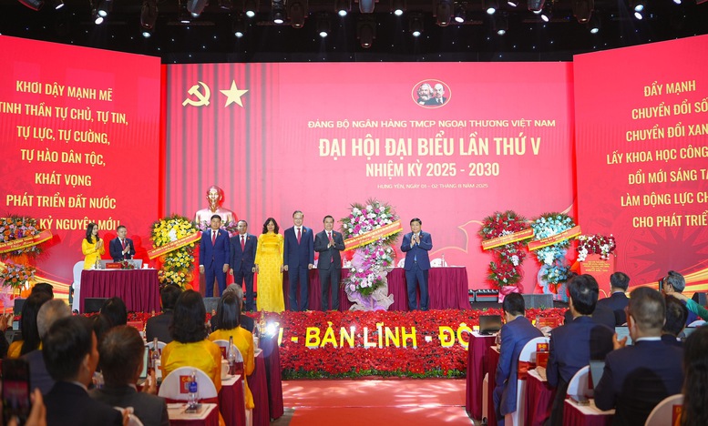 Vietcombank giữ vững vị thế 'sếu đầu đàn', tiên phong đổi mới, phát triển