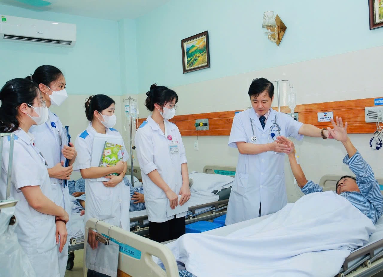 Bệnh viện Hữu nghị Việt Tiệp vinh dự đón nhận giải thưởng “Diamond Status”