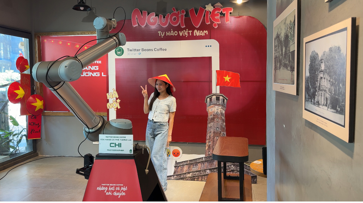 Lạ mắt quán cà phê robot: Khi công nghệ trở thành nhân viên dịch vụ