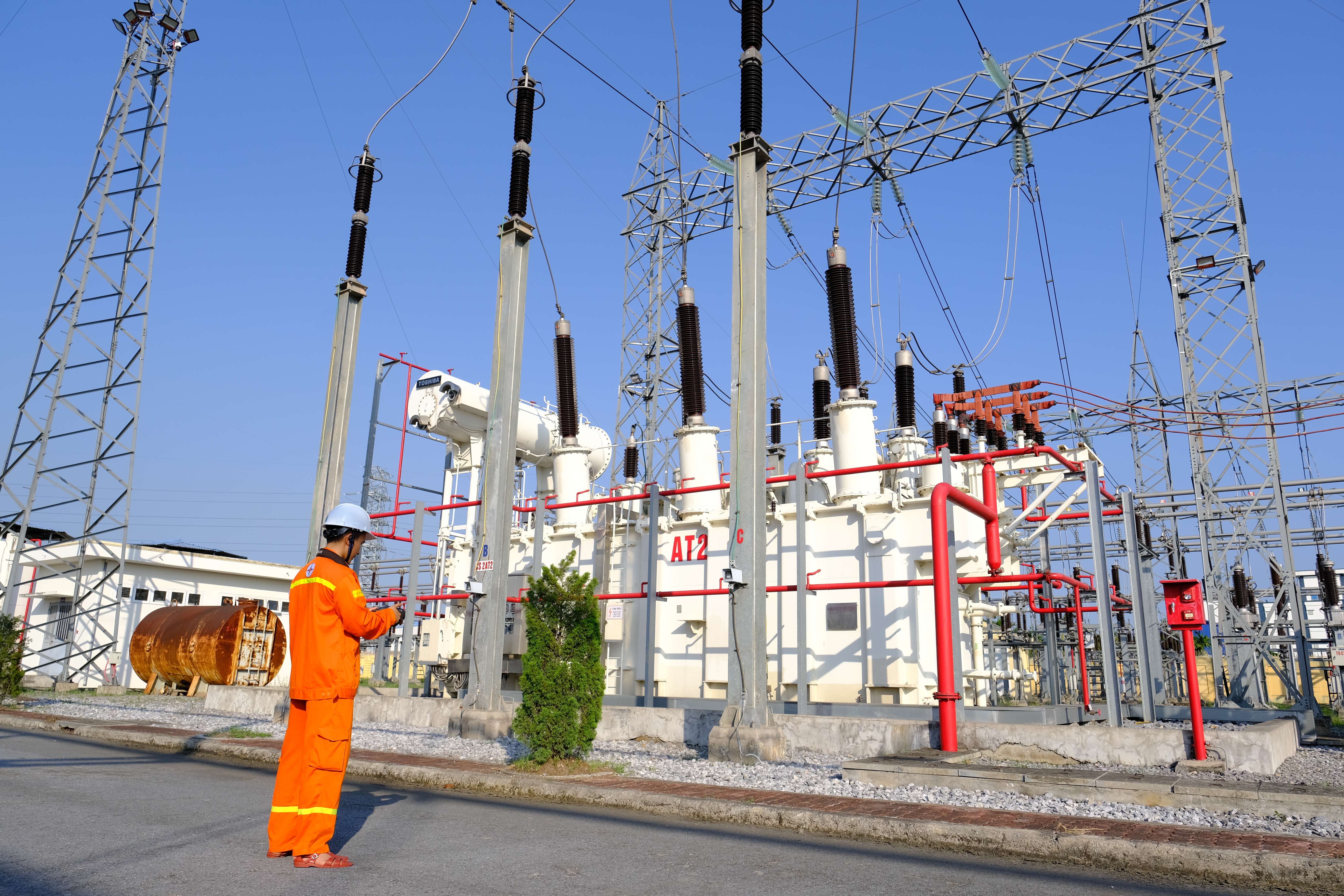Công suất cực đại lập đỉnh mới ngày 4/8: Hệ thống điện chịu áp lực lớn